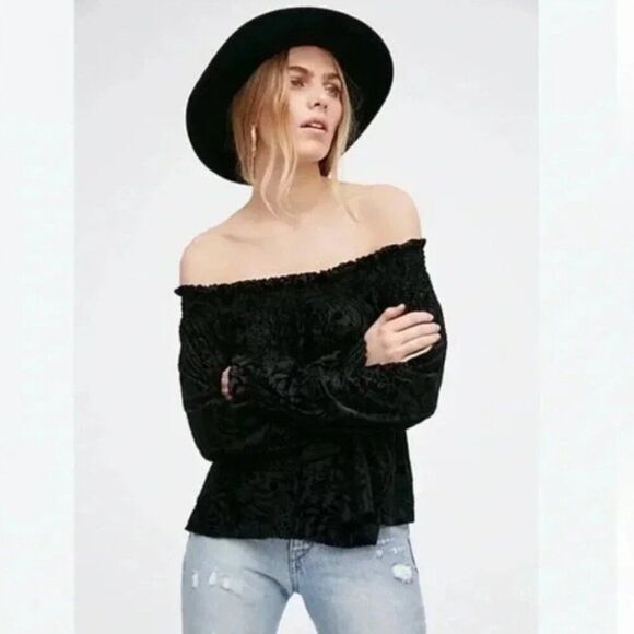 Free People A Little Twist Black Off Shoulder Velvet Burnout Blouse Size XS - Picture 1 of 10